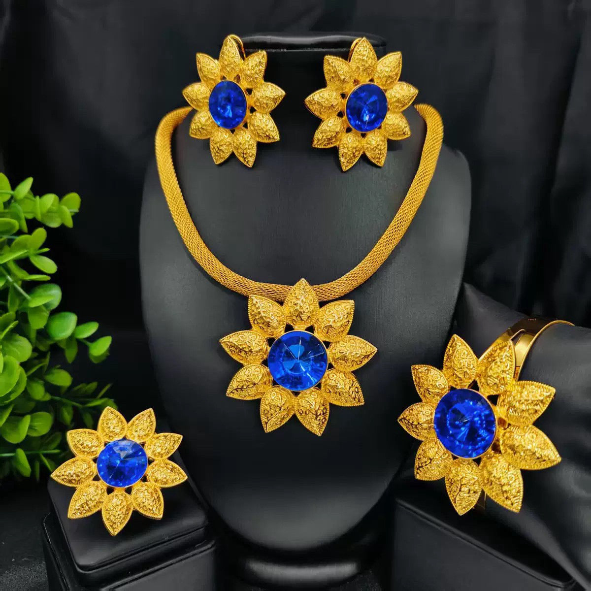 Blue Flower DesignerLuxury Glod Plated Copper Alloy Wedding Jewelry
Designer Inspired Fashion Sets